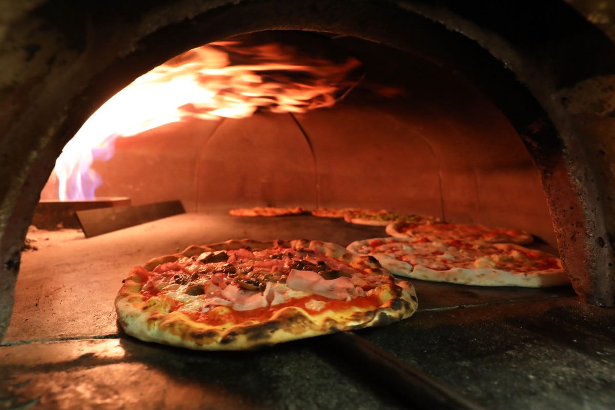 Pizzerie e ristoranti: certificazione per la cottura in forno a legna e alla brace