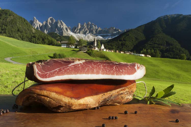 Festa dello speck in Val di Funes Due giorni col re dei salumi altoatesini