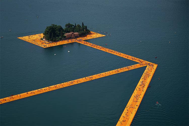 The Floating Piers, un anno dopo Spettacoli acquatici e un festival del food