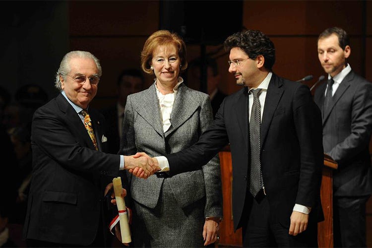 Marchesi riceve l'Ambrogino d'oro dal Sindaco Letizia Moratti - 7 dicembre 2010 (In 50 scatti la vita e l'arte di Marchesi)