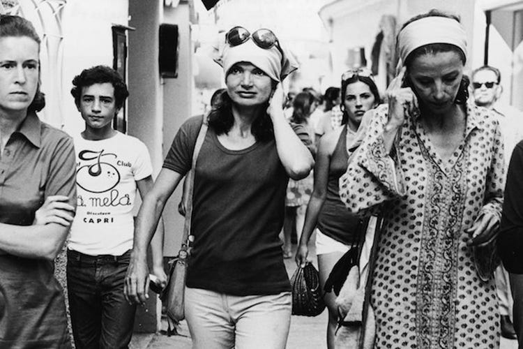 Jackie Kennedy che dettava le mode dell'isola - Capri, mascherine anche all’aperto Scatta la nuova moda sull’isola?