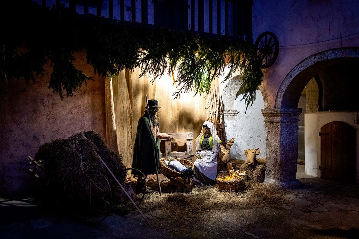 Sutrio, il borgo in Carnia che durante le festività si trasforma in un presepe 