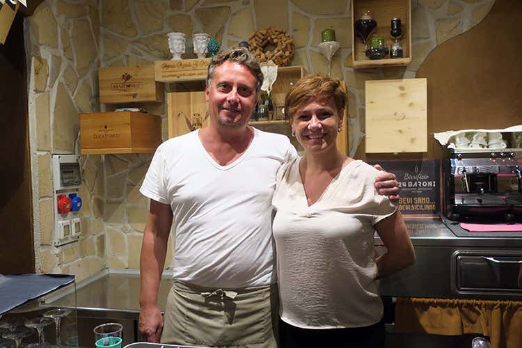 Manuel Lenzi ed Eliana Giambrone - L&rsquo;Angolo di Manueliana Cucina siciliana, tocco bergamasco