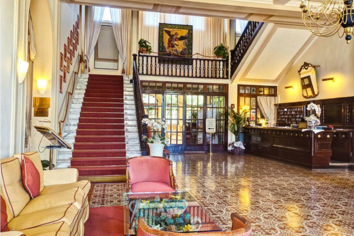 Grand Hotel Royal: un tuffo nel fascino senza tempo di Viareggio
