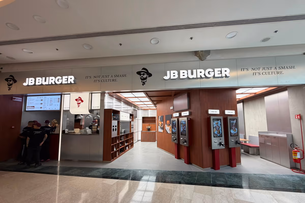 Oltre i centri commerciali, Bastianich porta i suoi burger nel centro di Torino