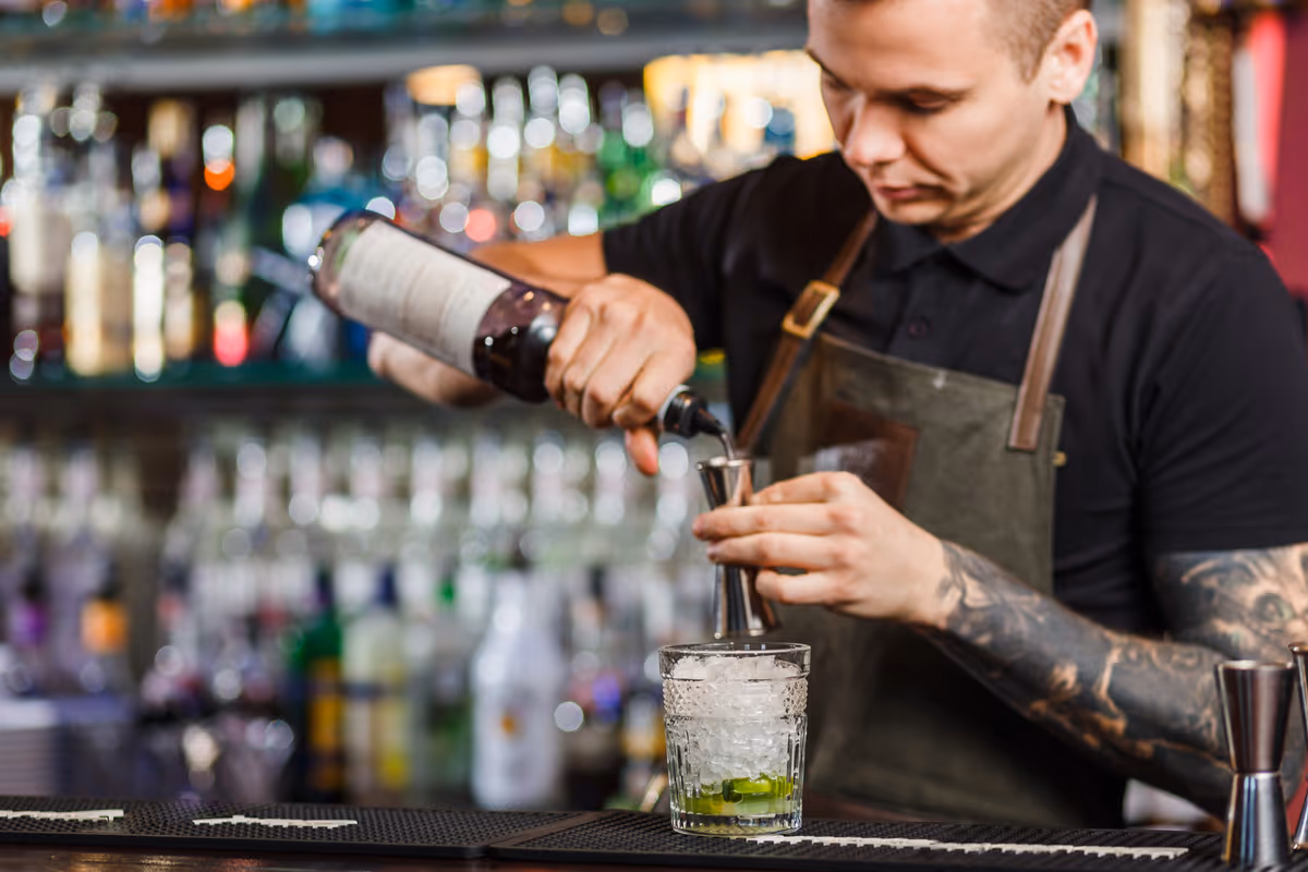 Spirits italiani: export in calo (-5%), ma il futuro passa da mixology e turismo
