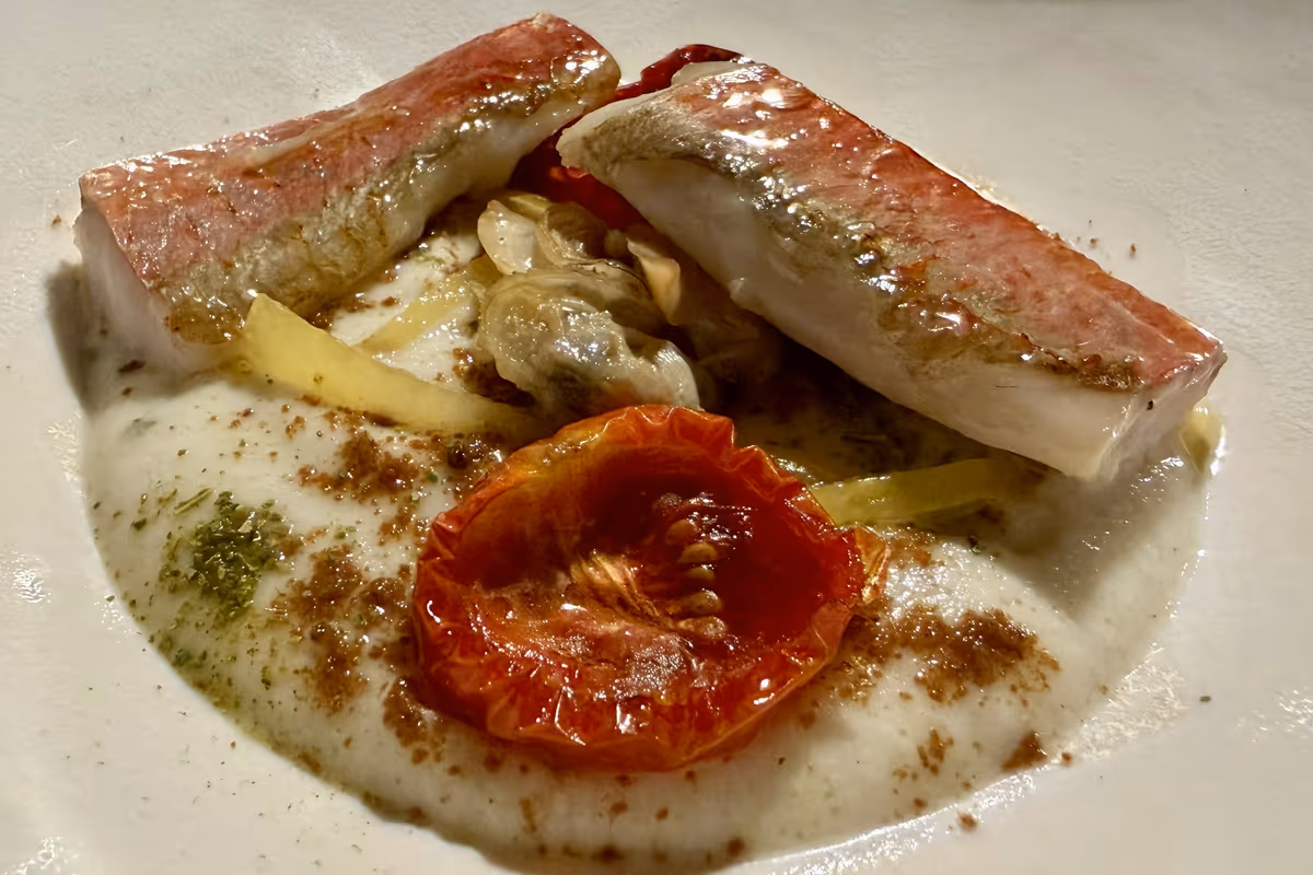 Il ristorante stellato di Salina dove il pesce viene frollato come la carne
