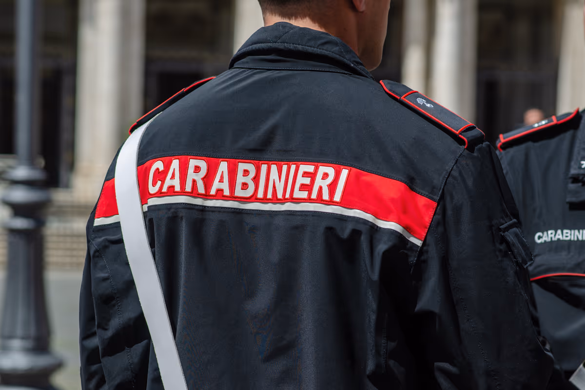 Prenota un viaggio conveniente per Zante, ma è una truffa: smascherato il falso agente