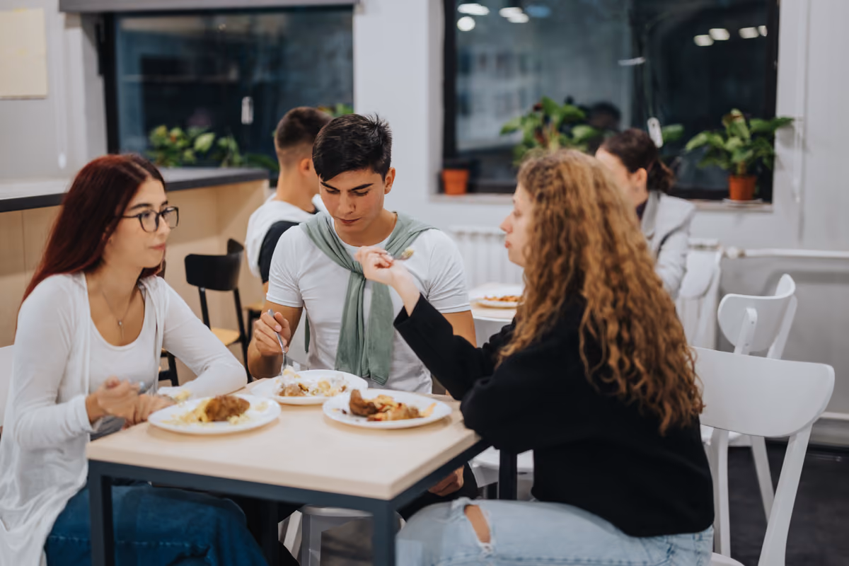 Dalla mensa al ristorante: i cuochi universitari tornano a scuola