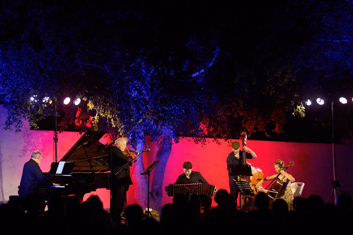 Patmos, dove la musica incontra il mare: una settimana tra note, storia e bellezza