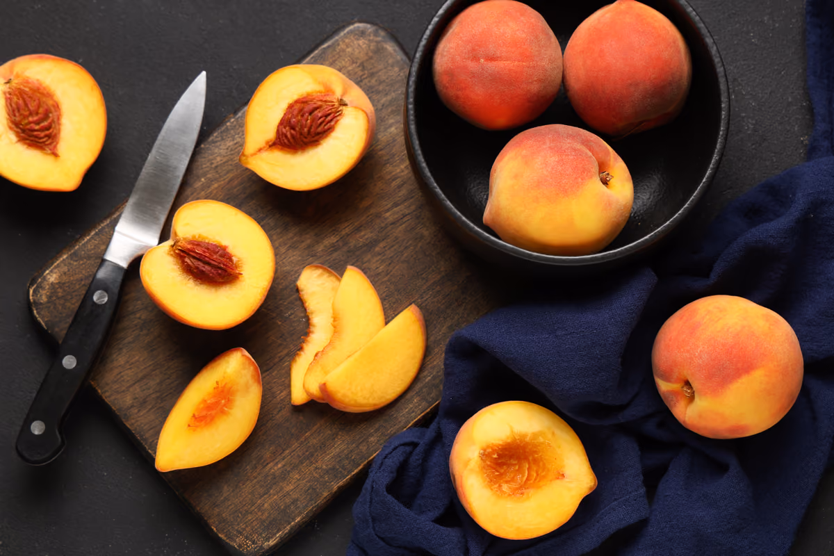 Tutto sulle pesche: proprietà, benefici per la salute e come usarle in cucina