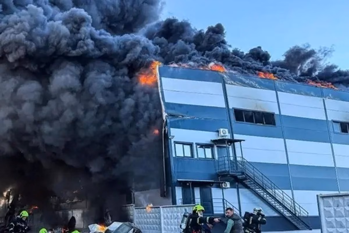 Bombe russe su un altro magazzino dell'importatore ucraino di Bottega: 15 morti