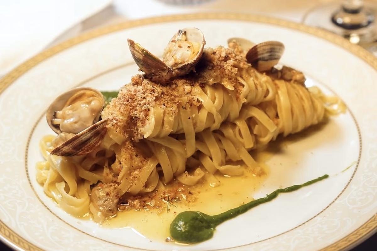 Come fare i tagliolini cozze e vongole con limone bruciato
