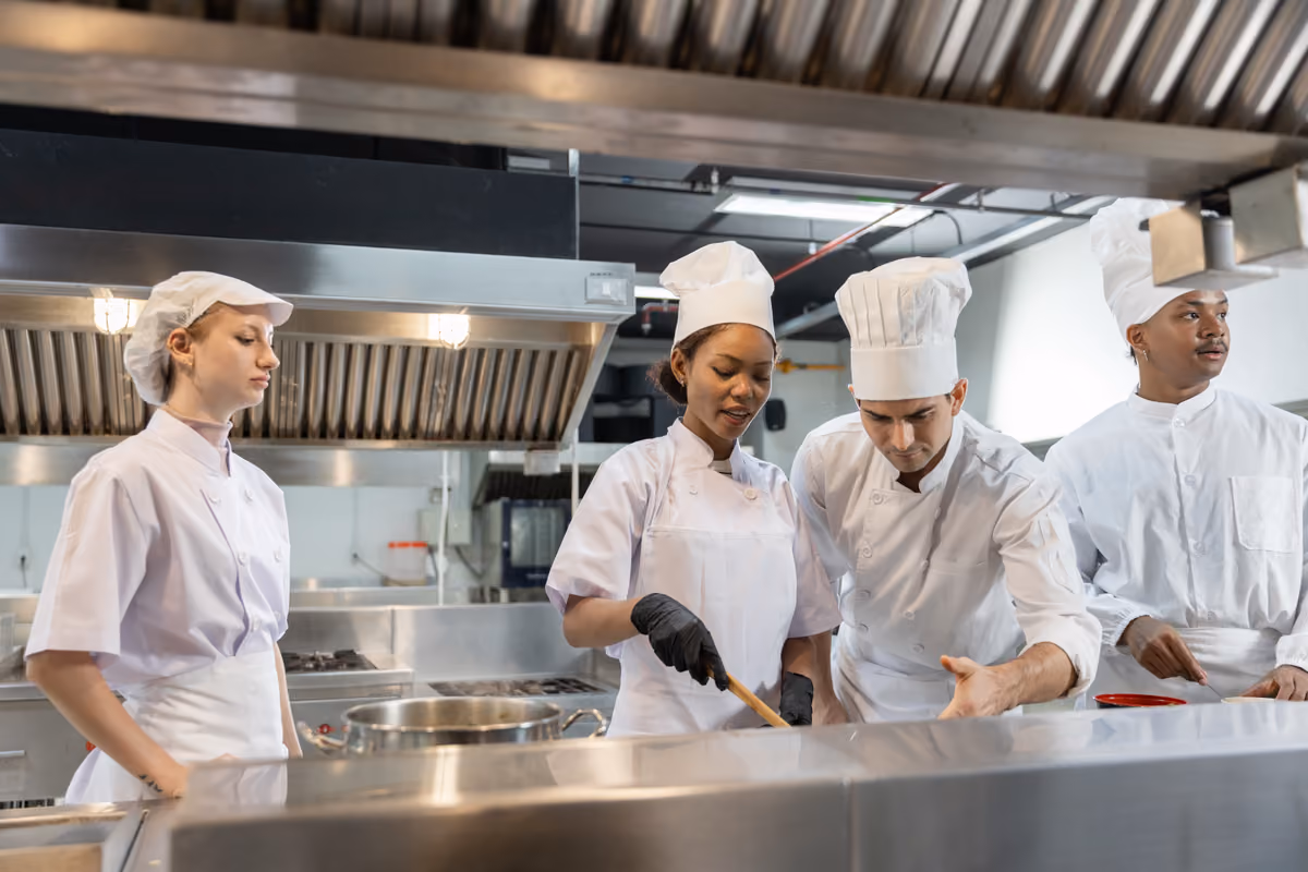 Per formare i nuovi cuochi non basta più insegnare solo la cucina