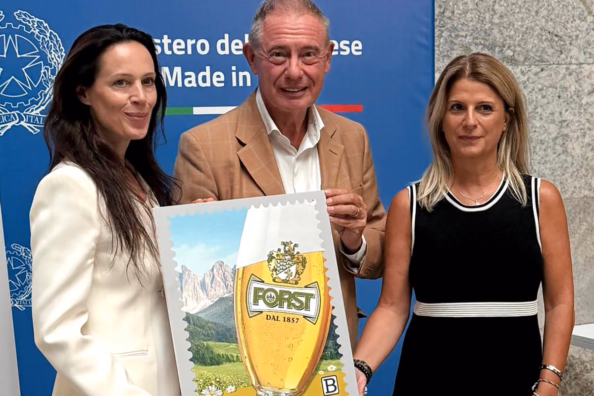 Birra FORST ha il suo francobollo: è il primo birrificio italiano a riceverlo