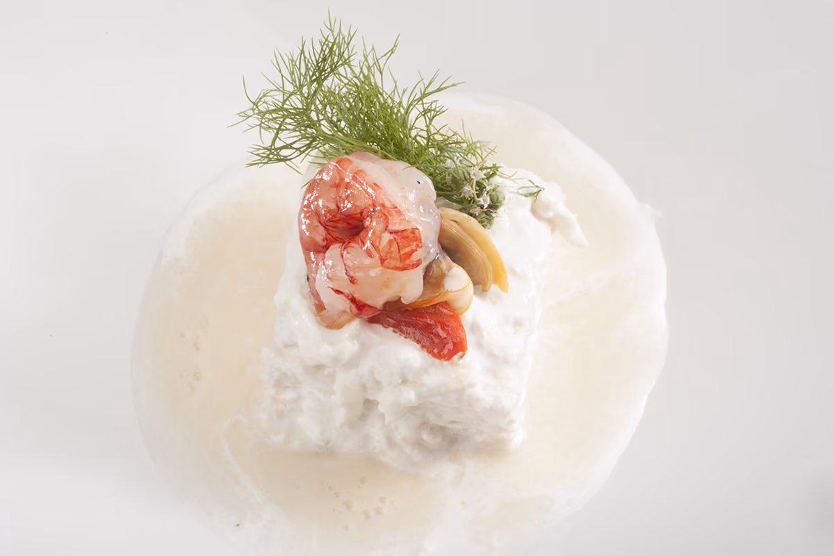 Pane cafone e latte di bufala: la ricetta mediterranea con cozze, vongole e gamberi