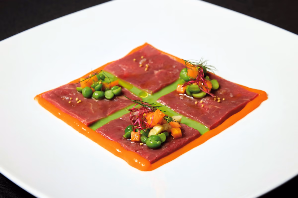 Carpaccio di manzo irlandese e crema di carote: la ricetta di Roberto Tonola