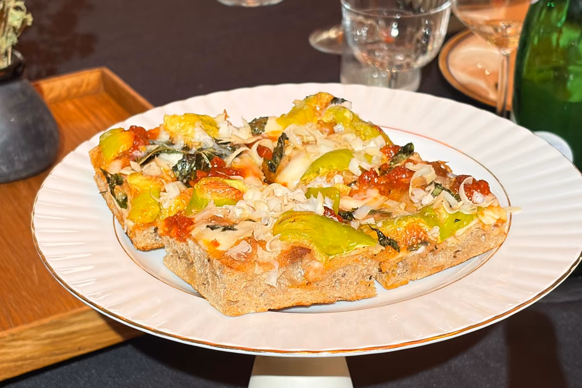 Dalla 'nduja alla liquirizia: tutta la Calabria sulla pizza in teglia di Daniele Campana