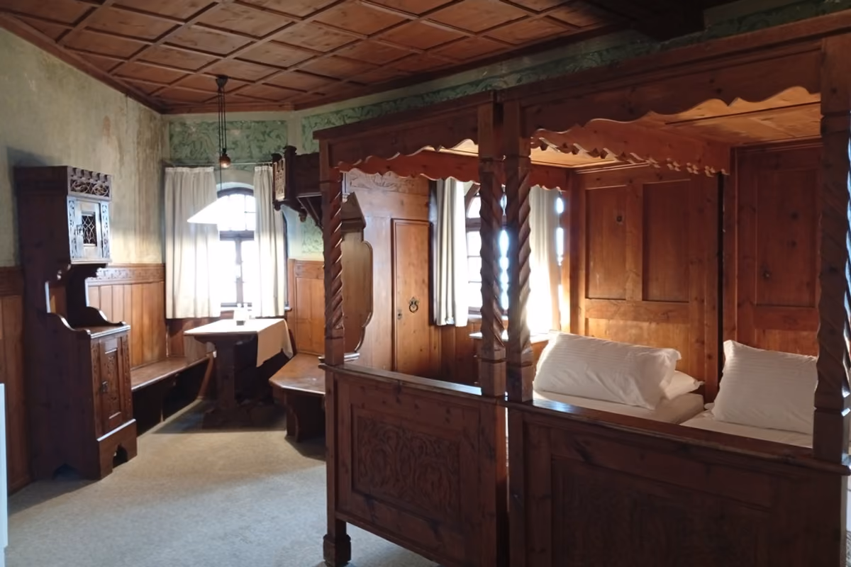 Il castello del Trentino diventato un hotel dove il tempo sembra essersi fermato