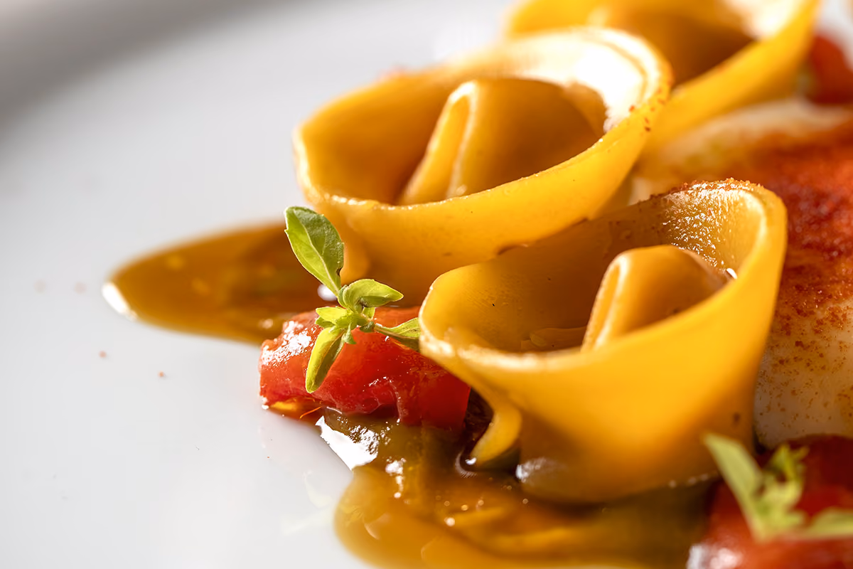 La ricetta dei tortellini con il ripieno alla puttanesca