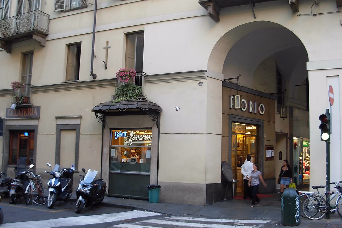 Uno dei caffè più antichi di Torino sotto sfratto: il caso del Fiorio finisce in tribunale