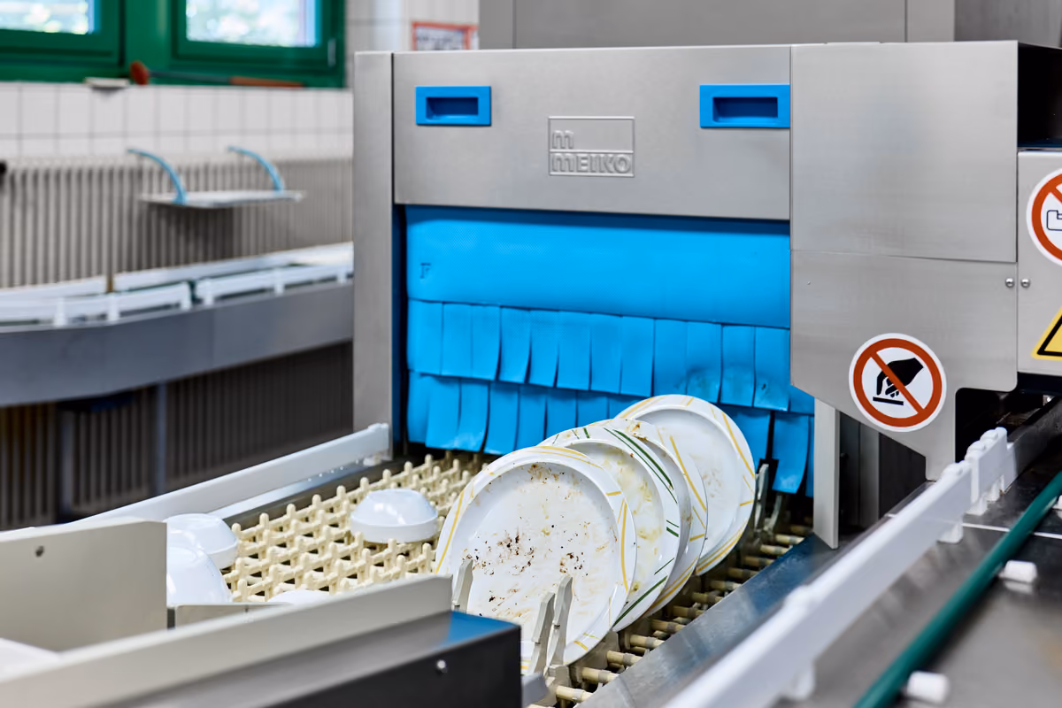 Altro che IA: lavastoviglie smart, -30% di energia e metà lavoro al ristorante