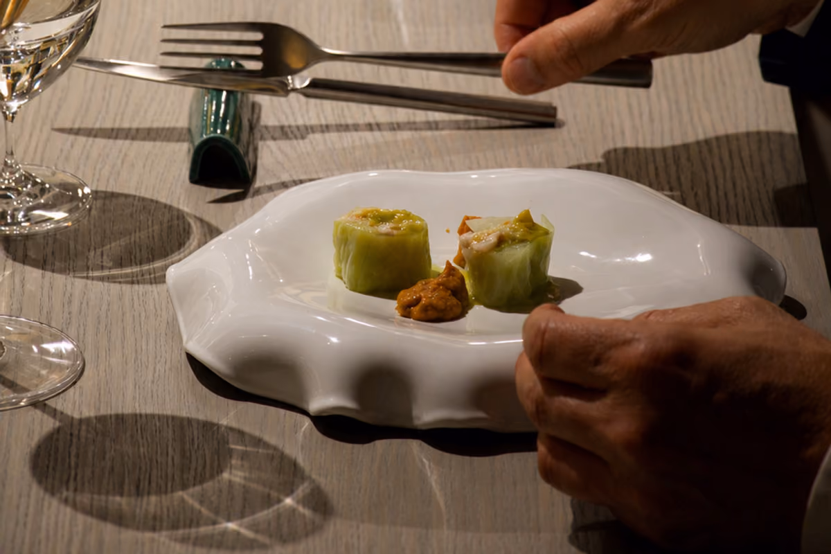 Un menu “one-bite” al tavolo dello chef: l'esperienza gourmet al ristorante Adagio
