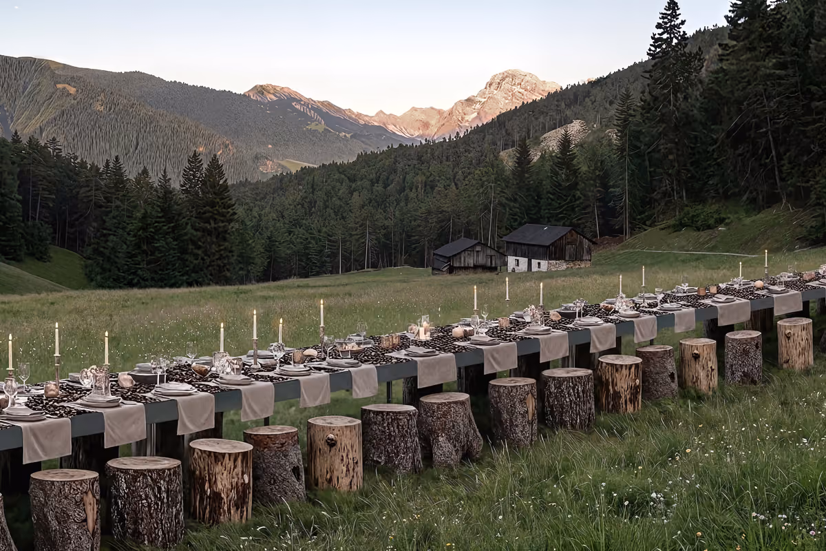 Un museo nel bosco: in Val Badia l'arte si scopre tra vino, cibo e musica