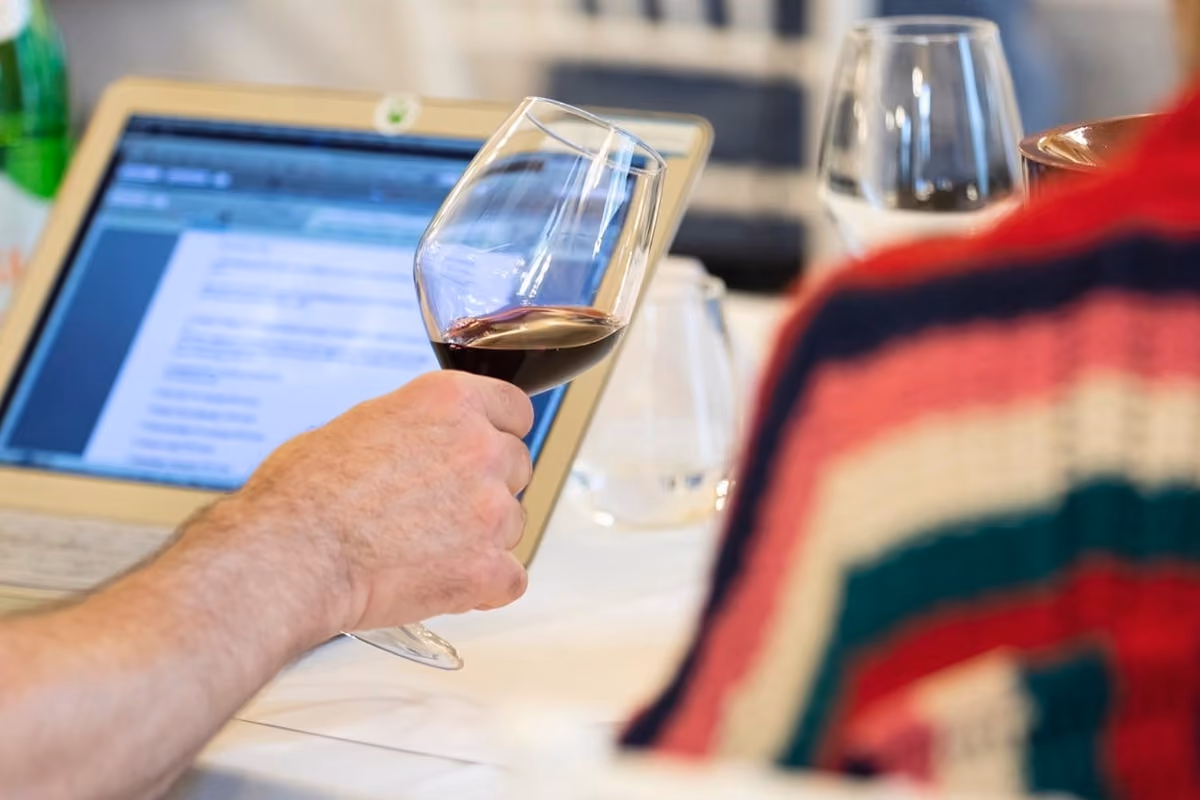 Vino siciliano, la cantina non basta più: il Consorzio punta sulla formazione