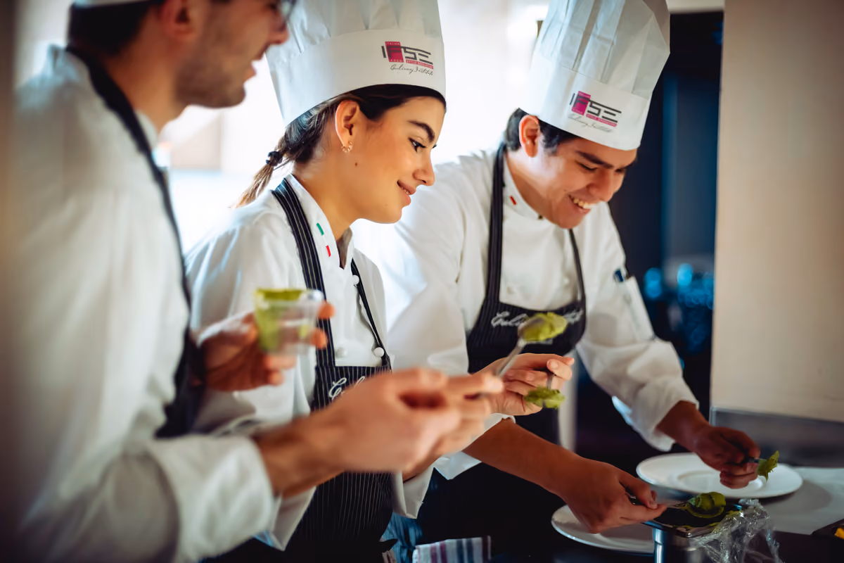 Stress e ansia nell'alta cucina: ora si impara a gestirli anche durante gli studi