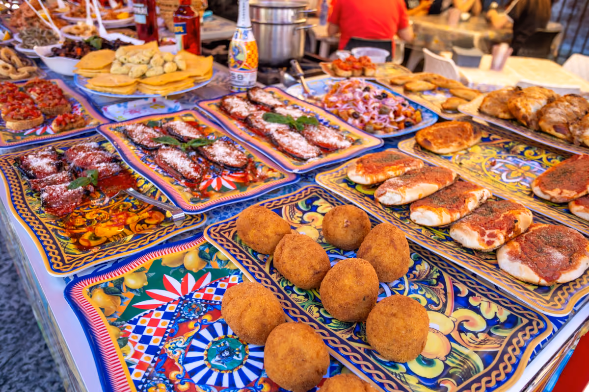 Dagli arancini ai cannoli: l'eredità araba che vive nella cucina siciliana