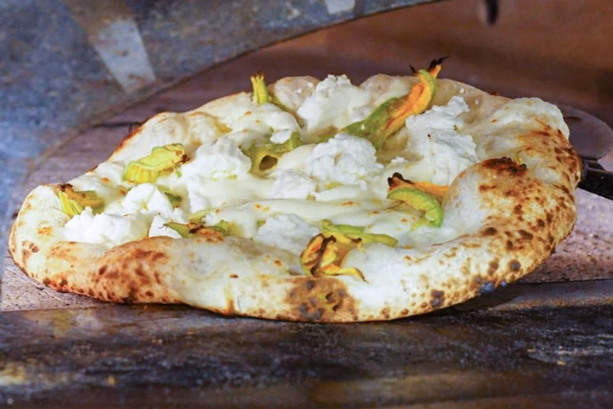 Cetarese, Fiorilla e Nerano: c'è una pizzeria a Salerno che racconta il territorio con le sue pizze