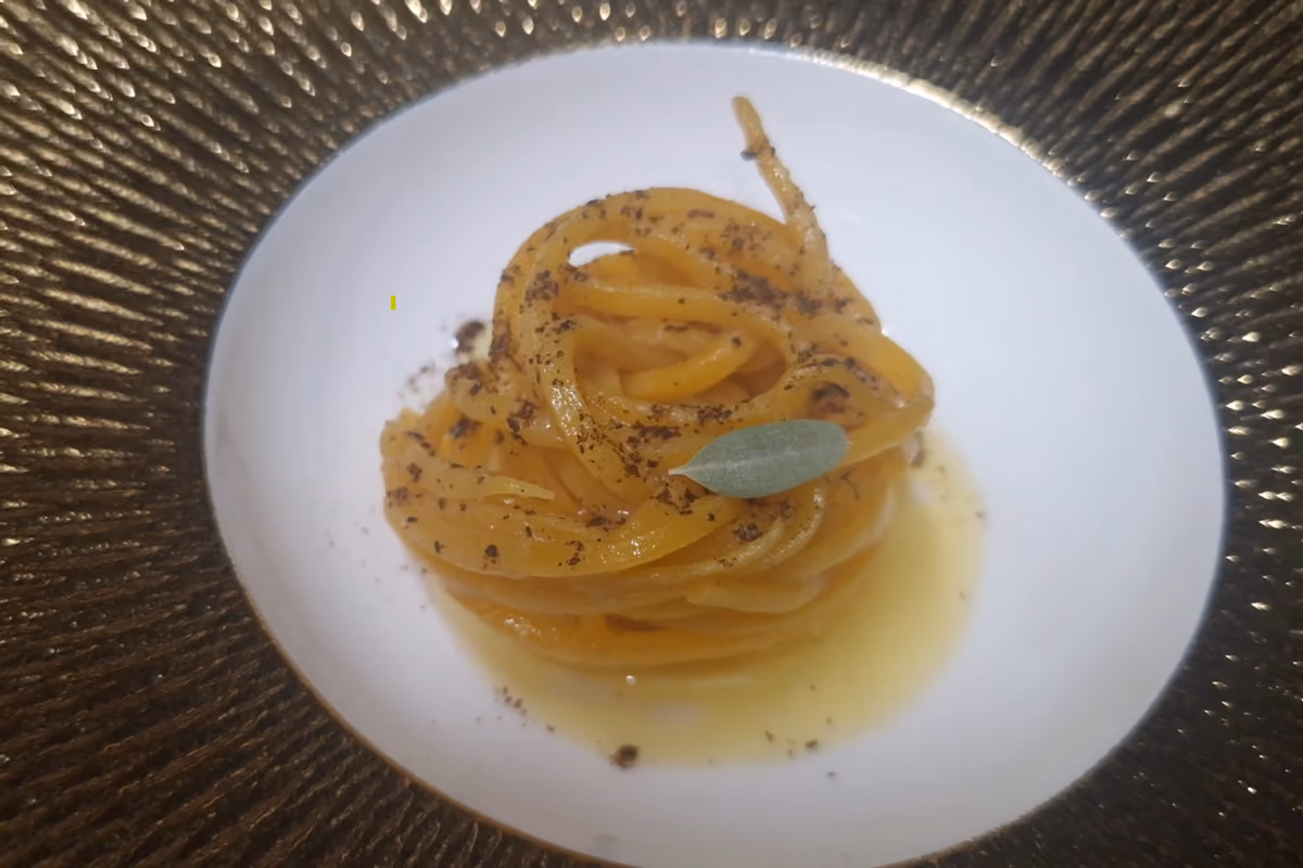 Un incontro insolito alla Sosta del Cavaliere: i tagliolini con vaniglia e tè Darjeeling