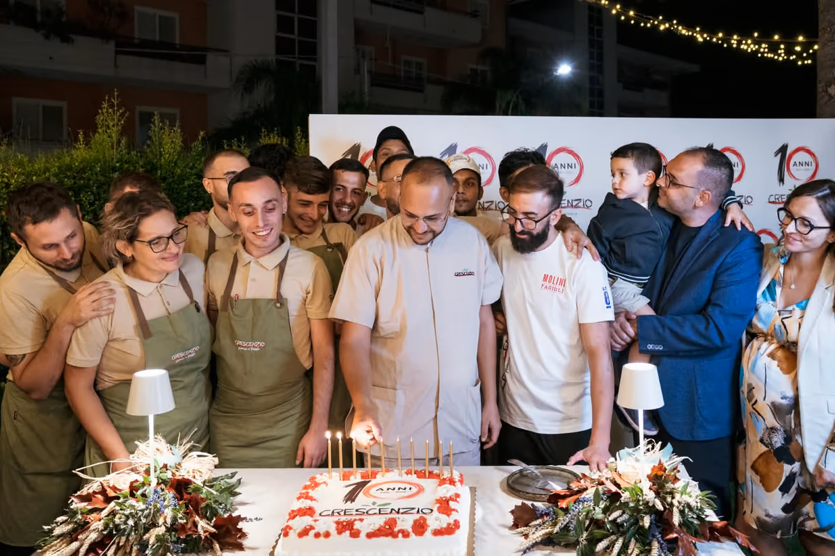 I 10 anni della pizzeria che ha conquistato il Catanese raccontando la Sicilia