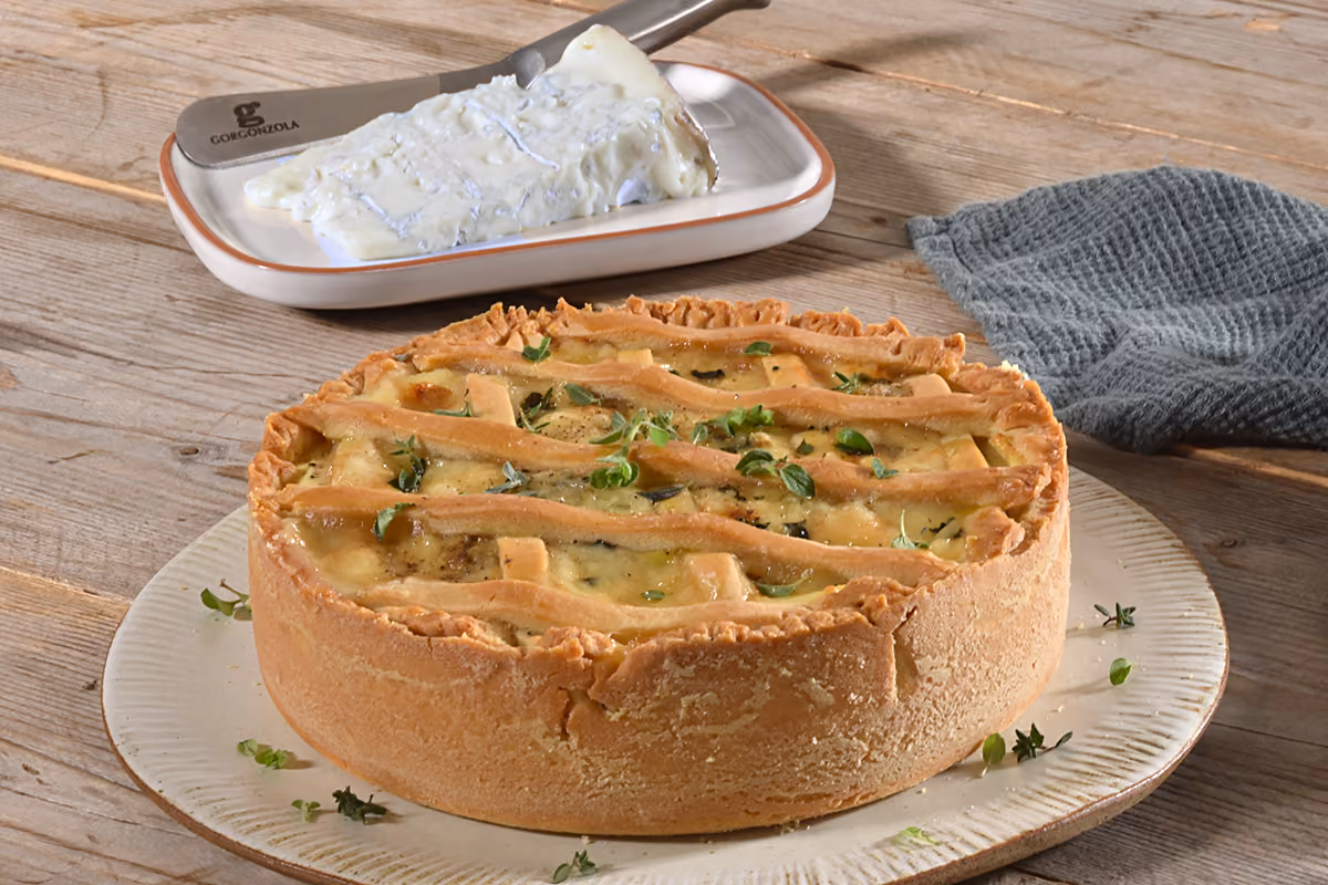 Torta salata ai formaggi: la ricetta svuotafrigo con Gorgonzola Dop