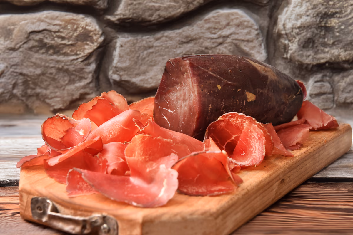 Bresaola, manca la carne dopo lo stop al Brasile: «Useremmo quella italiana, ma non basta»
