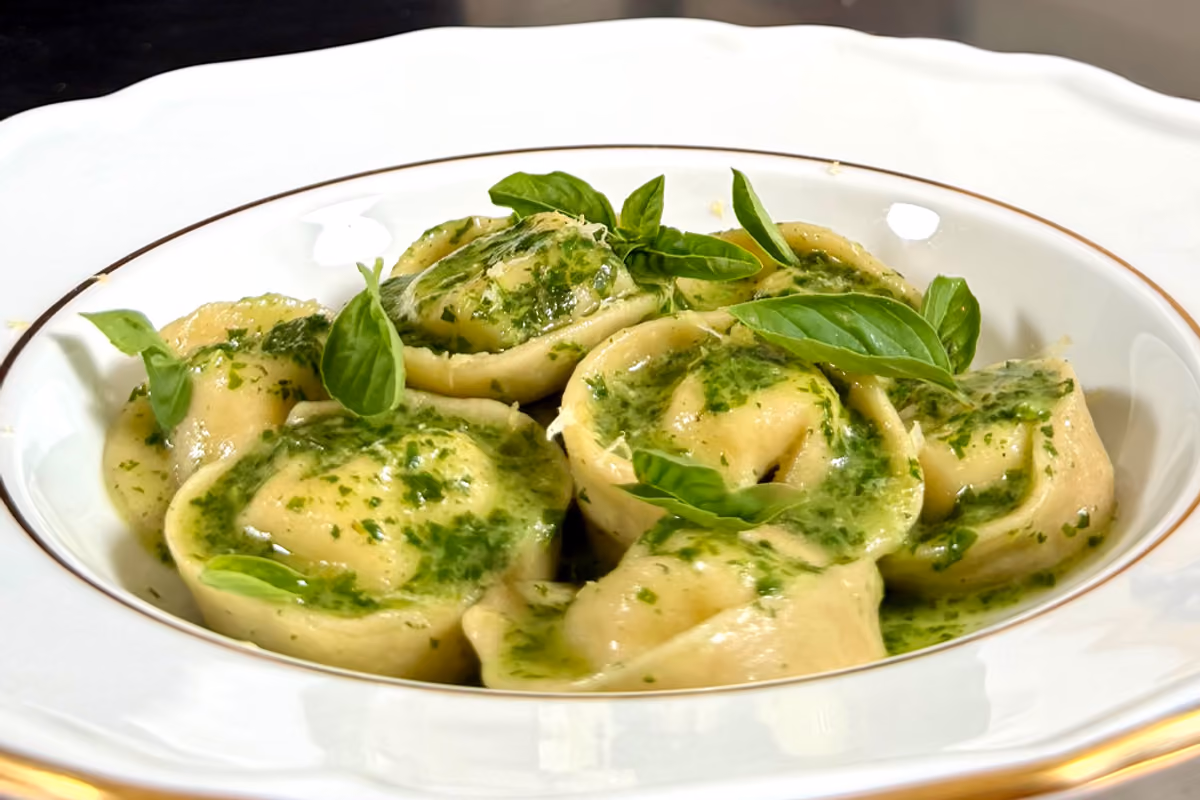 Ravioli ricotta e limone con burro al basilico: la ricetta semplice e fresca
