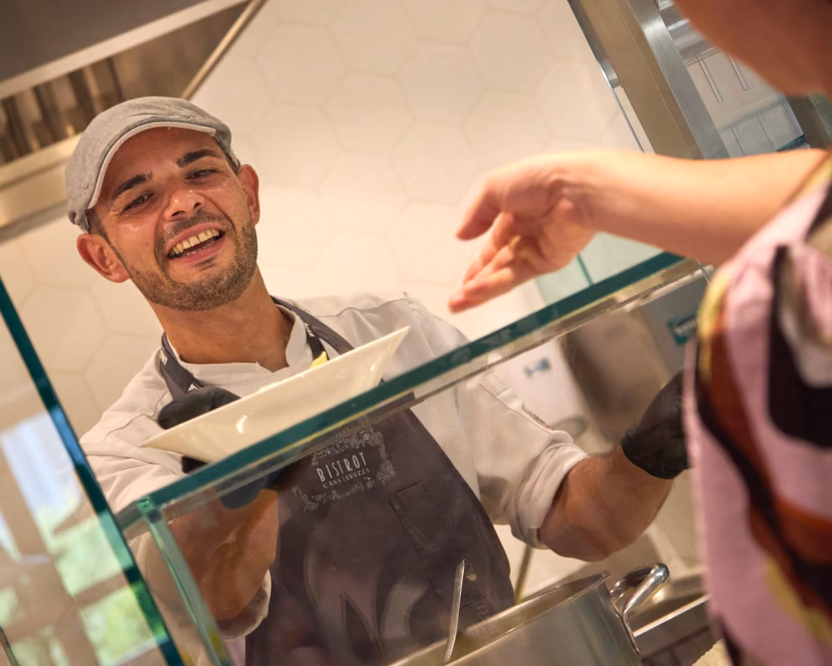 La mensa Lavazza serve 600 pasti al giorno, ma è aperta a tutti come un vero ristorante