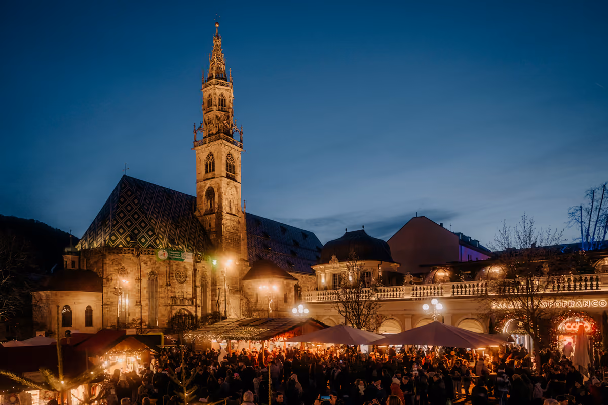 Mercatini, ciaspolate e... solidarietà: tutte le esperienze del Natale a Bolzano