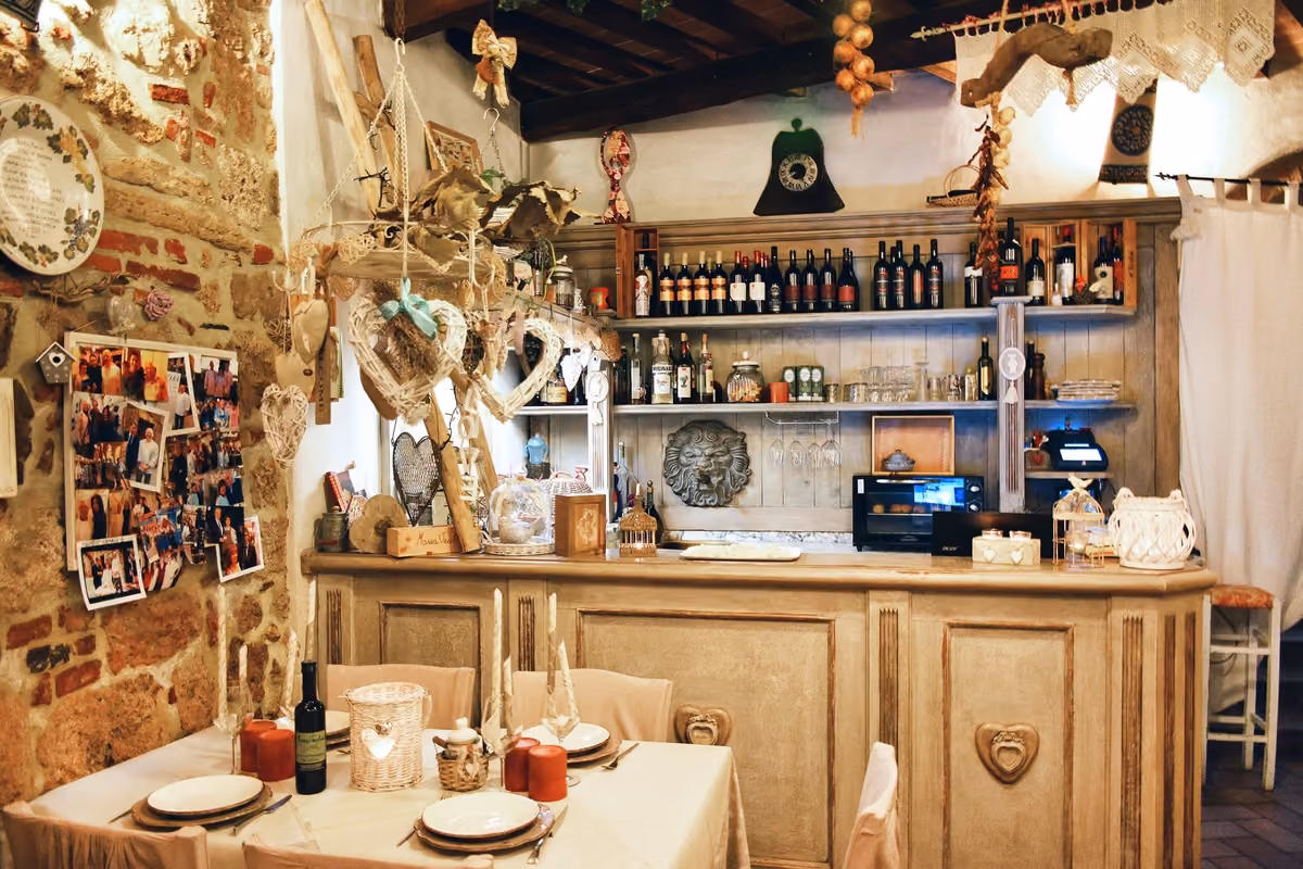 Niente ribollita d'estate e 4 tavoli d'inverno: la ricetta (vincente) di un'osteria toscana