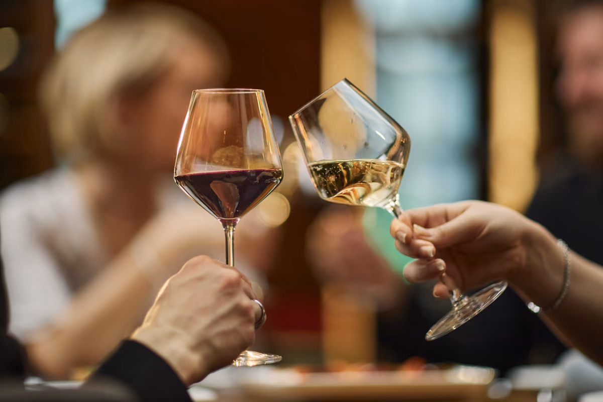 Vino e consumi in calo: ristoranti e cantine devono cambiare modo di vendere!