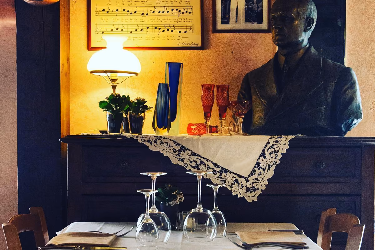 In un'osteria storica di Pavia il titolare fa tutto da solo (con l'aiuto della tecnologia)