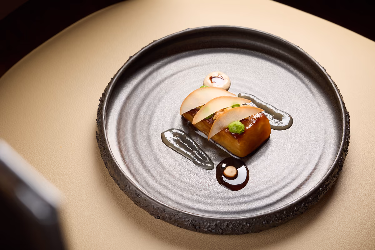 Da Caino, il ristorante due stelle Michelin che racconta i sapori della Maremma