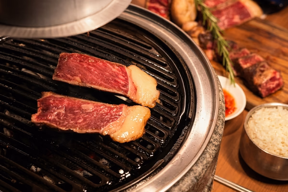 Carne italiana, griglia coreana: a Milano la nuova vita di una macelleria quasi centenaria