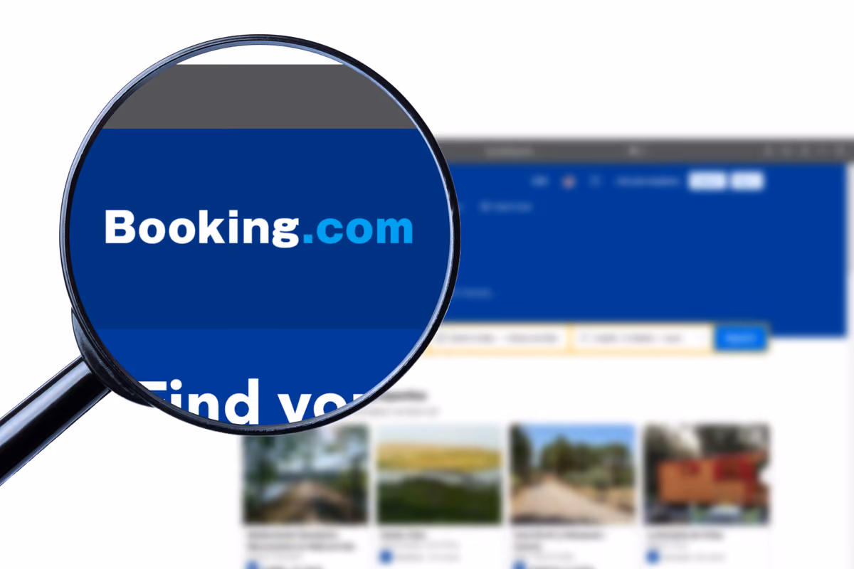 Annunci falsi, phishing e annunci sponsorizzati: Booking sotto indagine Ue