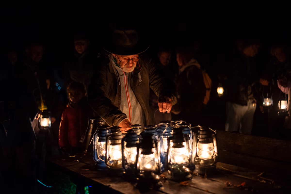 Leggende celtiche e cjarsòns: così si festeggia Halloween nei boschi della Carnia