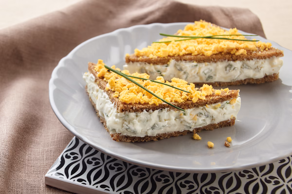Tramezzini mimosa al Gorgonzola Dop, l’idea facile e gustosa per l’aperitivo
