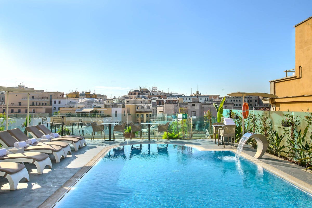 All'Aleph Rome Hotel c'è il nuovo menu sostenibile e riapre la  piscina panoramica