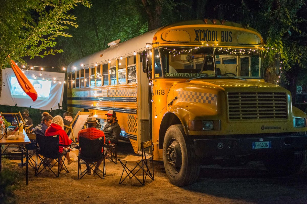 Dalle tende safari allo scuolabus: il campeggio a Orlando in Chianti Glamping Resort