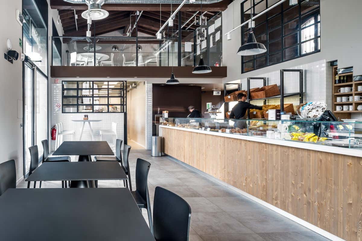 I 10 anni di 21 Grammi, il ristorante inclusivo che ha migliorato la comunità di Brescia